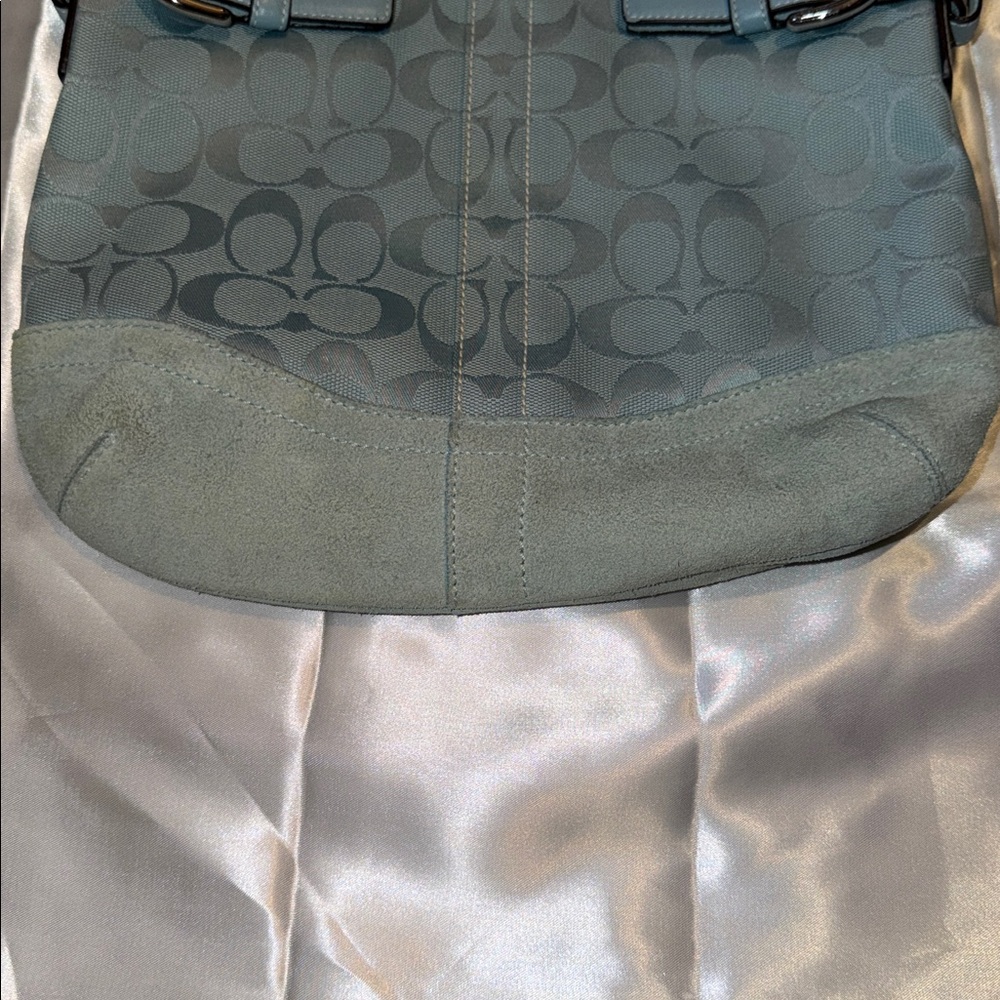 Coach perfect Y2K Soho Tiffany Blue Messenger/ Shoulder Bag
13 - Picture 3 of 11